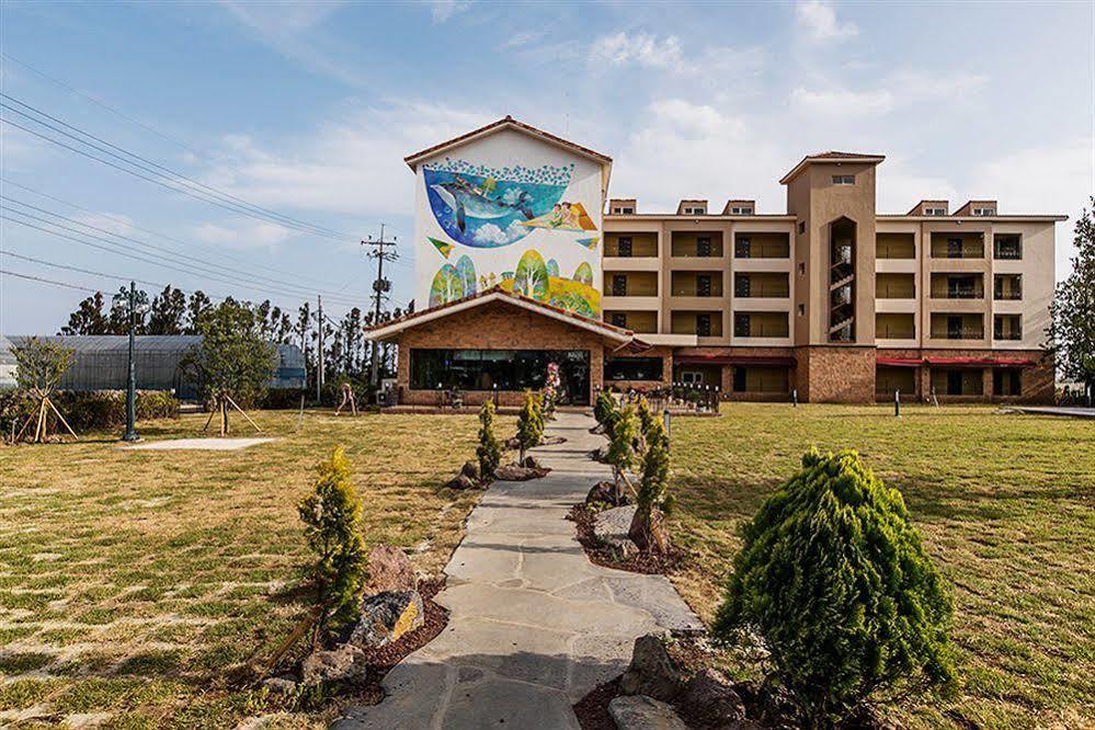 Famille Spa Resort Seogwipo Exterior photo